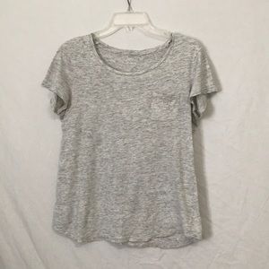 Gray and white Old Navy S t-shirt